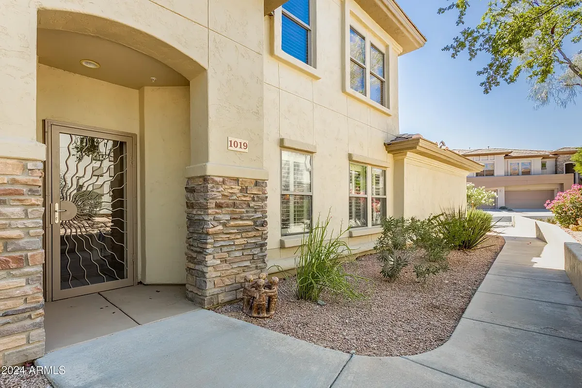 Photo 1 of 18 - 16800 E El Lago Blvd - Fountain Hills, AZ Primary Photo - 16800 E El Lago Blvd