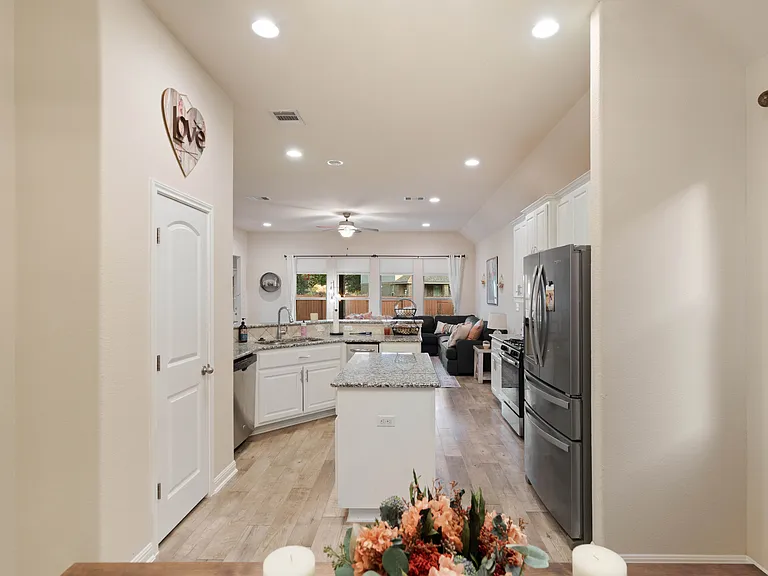 2428 Granite Hill Dr — Photo 25