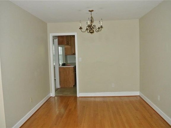 3rd image of 715 Plymouth Cir