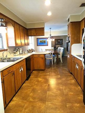 2nd image of 1001 SW Stallings Dr