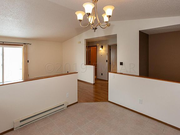5th image of 736 14th Ave W