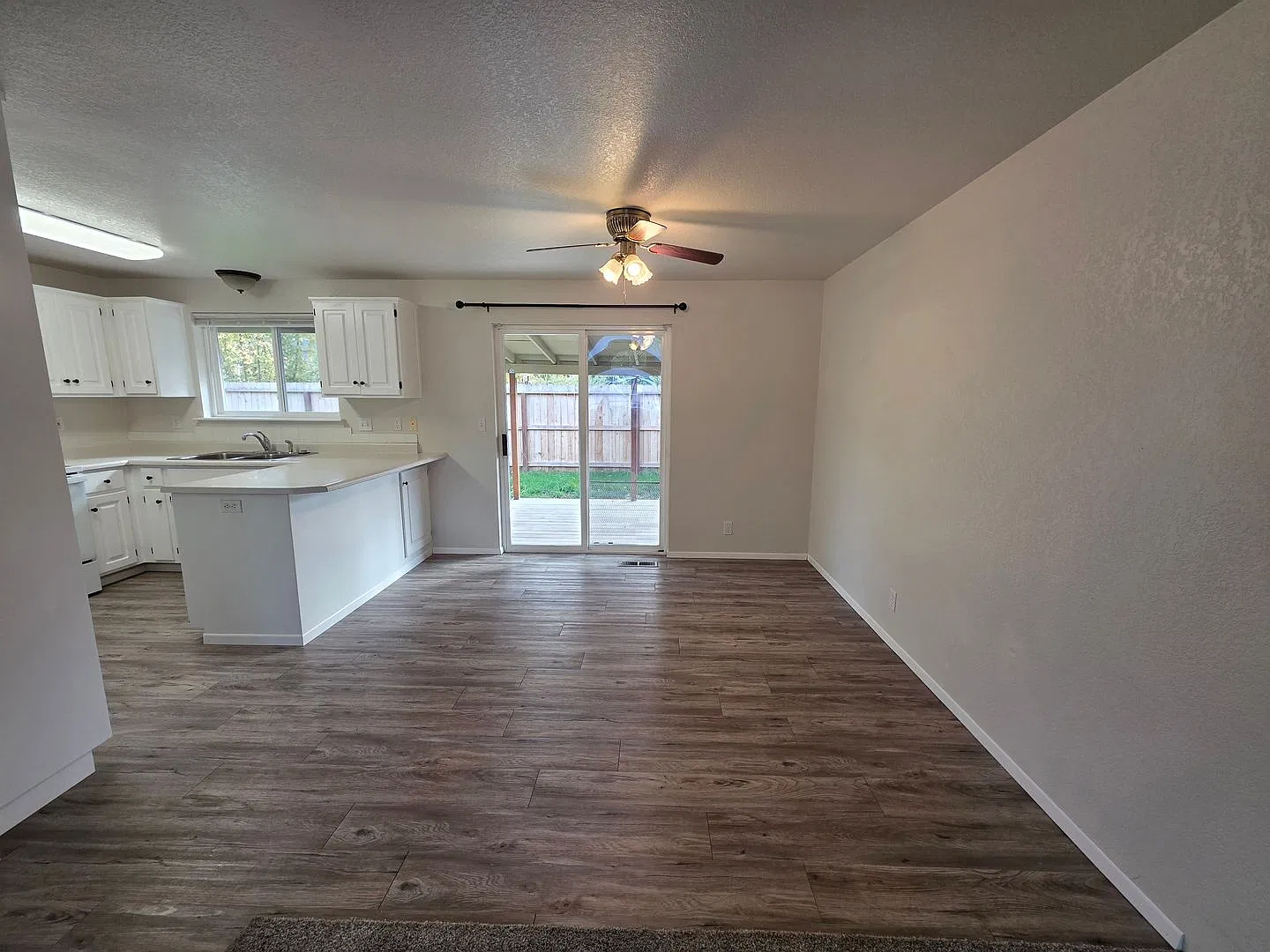 Comfort and Charm on Cloverlawn Dr! — Photo 3