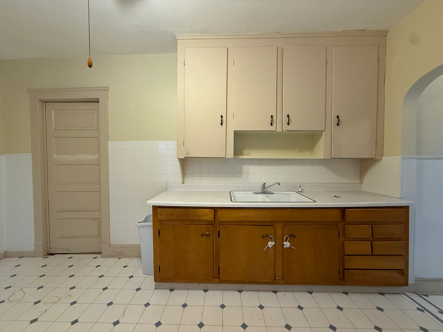 2 bed, 3377 sqft, $899 — Photo 3