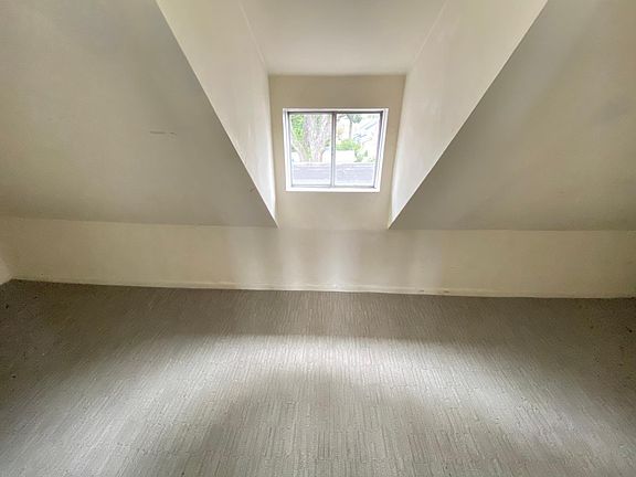 2nd image of 240 Little St