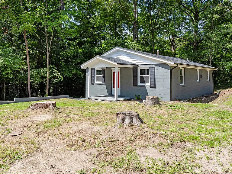 1424 Springbrook Dr — Photo 1