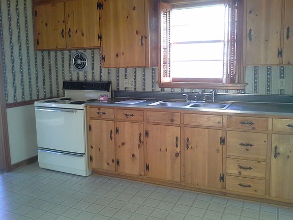 4th image of 5204 Victoria St NW
