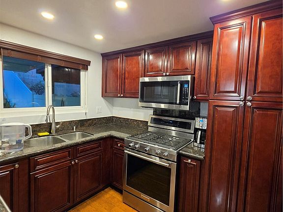 3rd image of 1818 Garvey Ave APT B