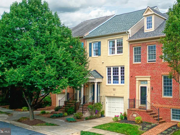 703 Rolling Fields Way, Rockville, MD 20850