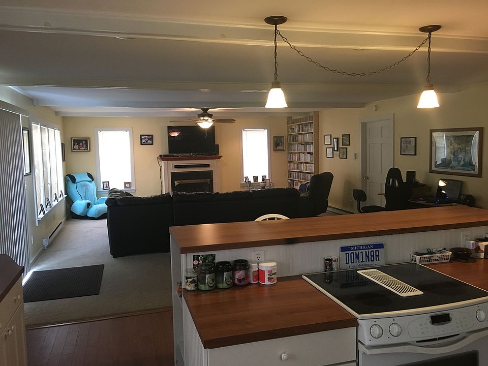 1st image of 33586 Bertrand St
