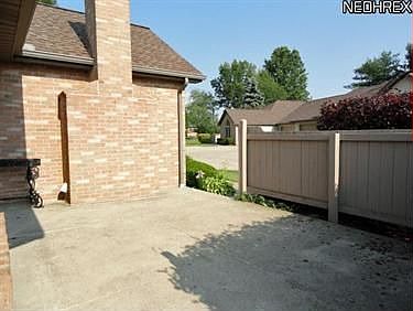 3rd image of 334 Greenbriar Dr