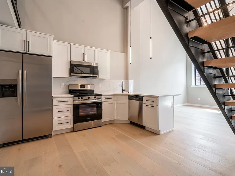 719 Dickinson St #2B — Photo 2