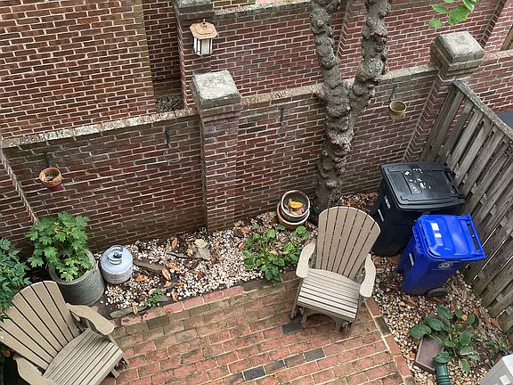 2nd image of 1195 N Vermont St