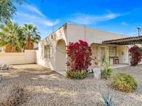 (*) Ave. La Fonda 78660, 3