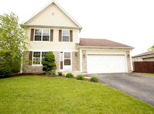 10 Beaver Creek Ct, Bolingbrook, IL 60490