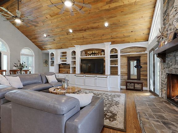 11th image of 2622 Poplar Knoll Dr