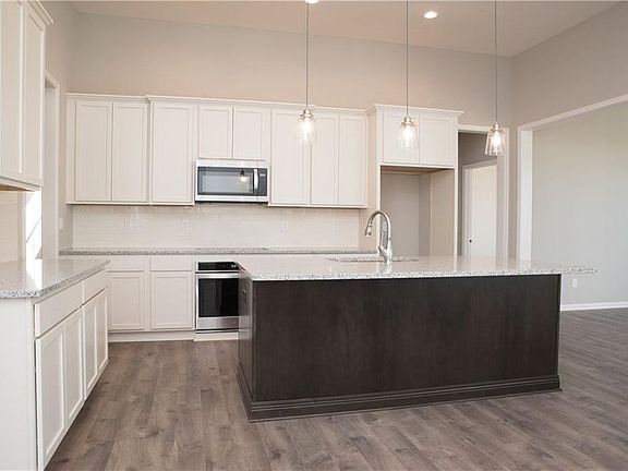 4th image of 15534 Edenvale Dr