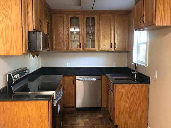 5th image of 1018 Oliver St