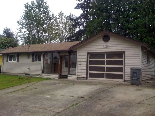 3 bed, 1220 sqft, $2,470 — Photo 1
