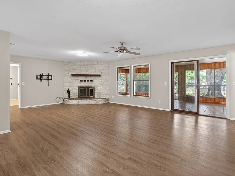 4202 Indian Creek Ct — Photo 8