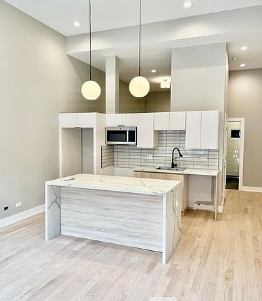2nd image of 2901 N Milwaukee Ave #1B