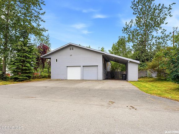 3rd image of 2730 Glacier St