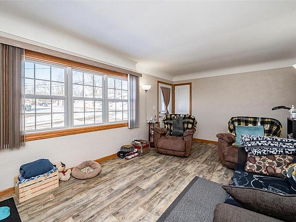 4th image of 2922 Sierra Dr NE