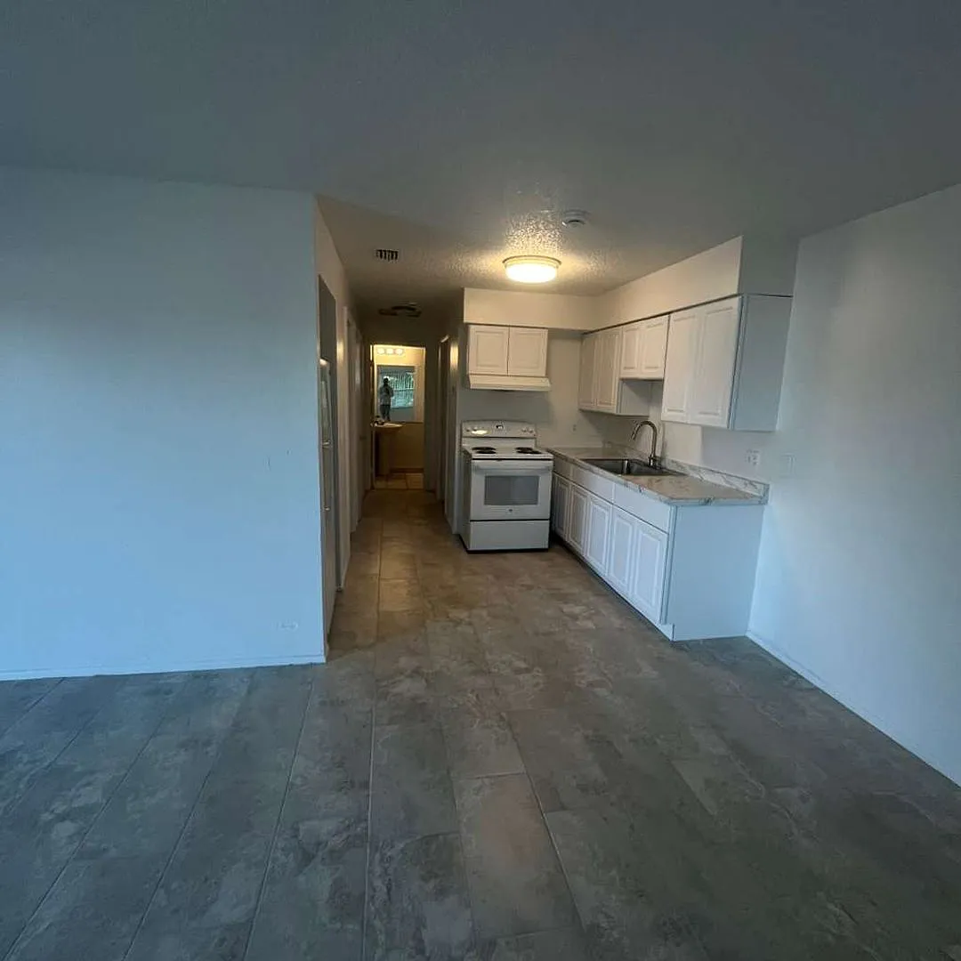 ** 2/1 Apartment Ready For A Long-Term Tenant ** Fort Myers ** Pet Friendly ** — Photo 2