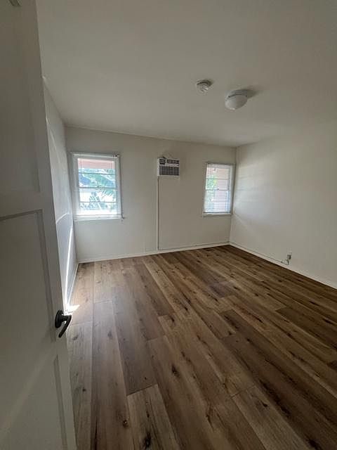 1st image of 4415 1/2 Woodman Ave #4415-1/2