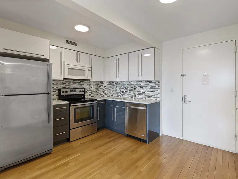 52-05 Queens Blvd #7F — Photo 14