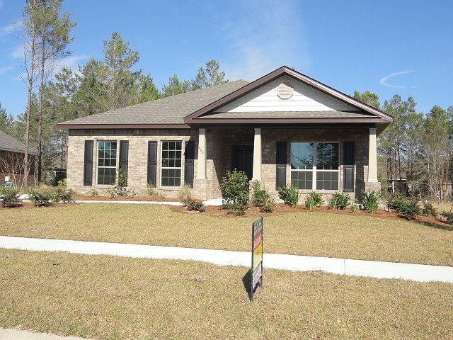 400 CAMELLIA CT
