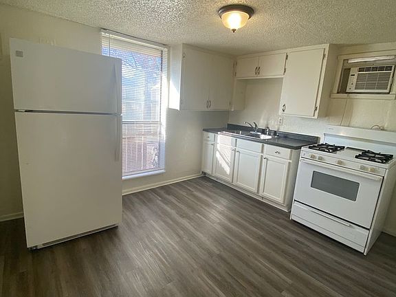 3rd image of 2217 24th St APT C