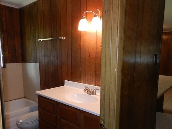 5th image of 102 Damon Cir