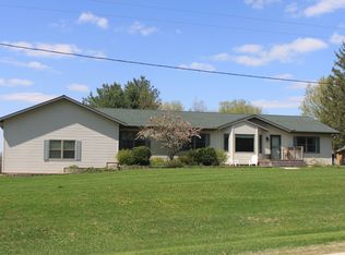 24990 Como Rd, Sterling, IL 61081