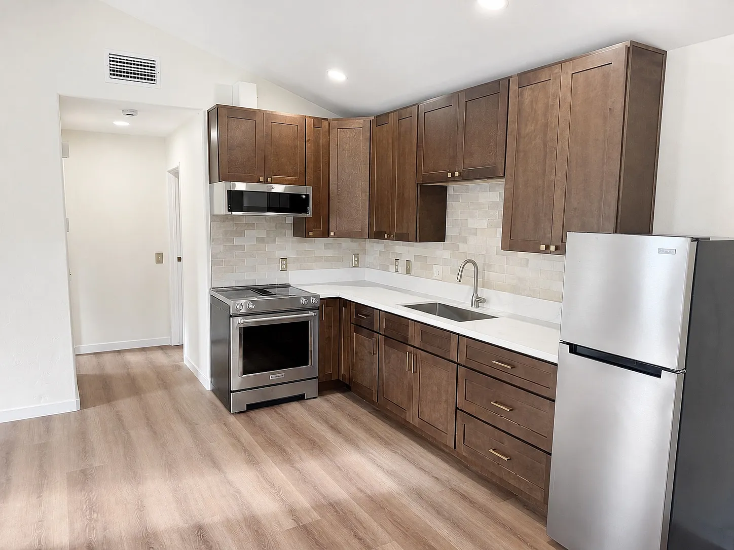 1 bed, 600 sqft, $2,500 — Photo 2