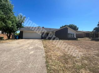 209 Russell Ln, Hewitt, TX 76643