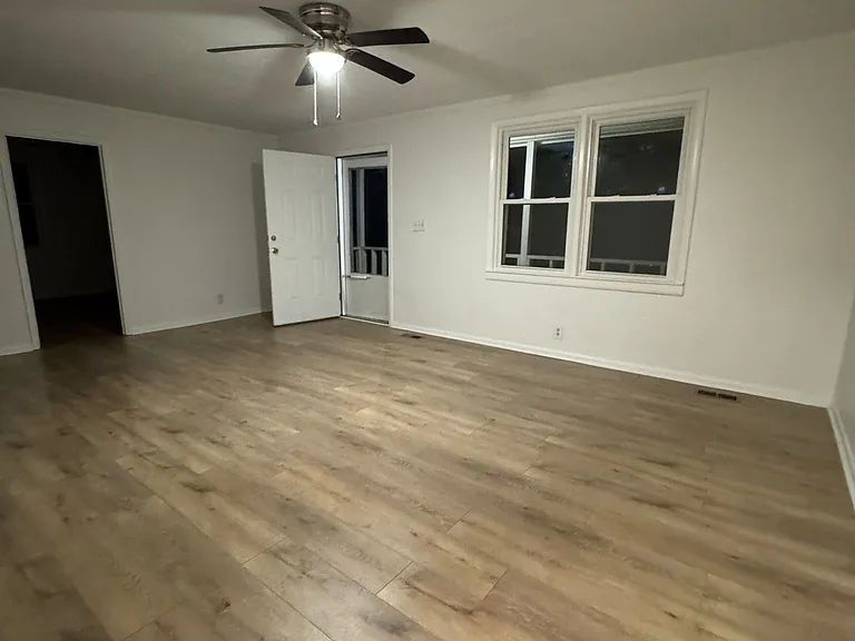 807 Eastview Dr — Photo 10