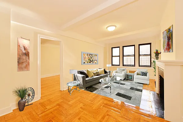 Rented by Siderow Residential Group | media 3