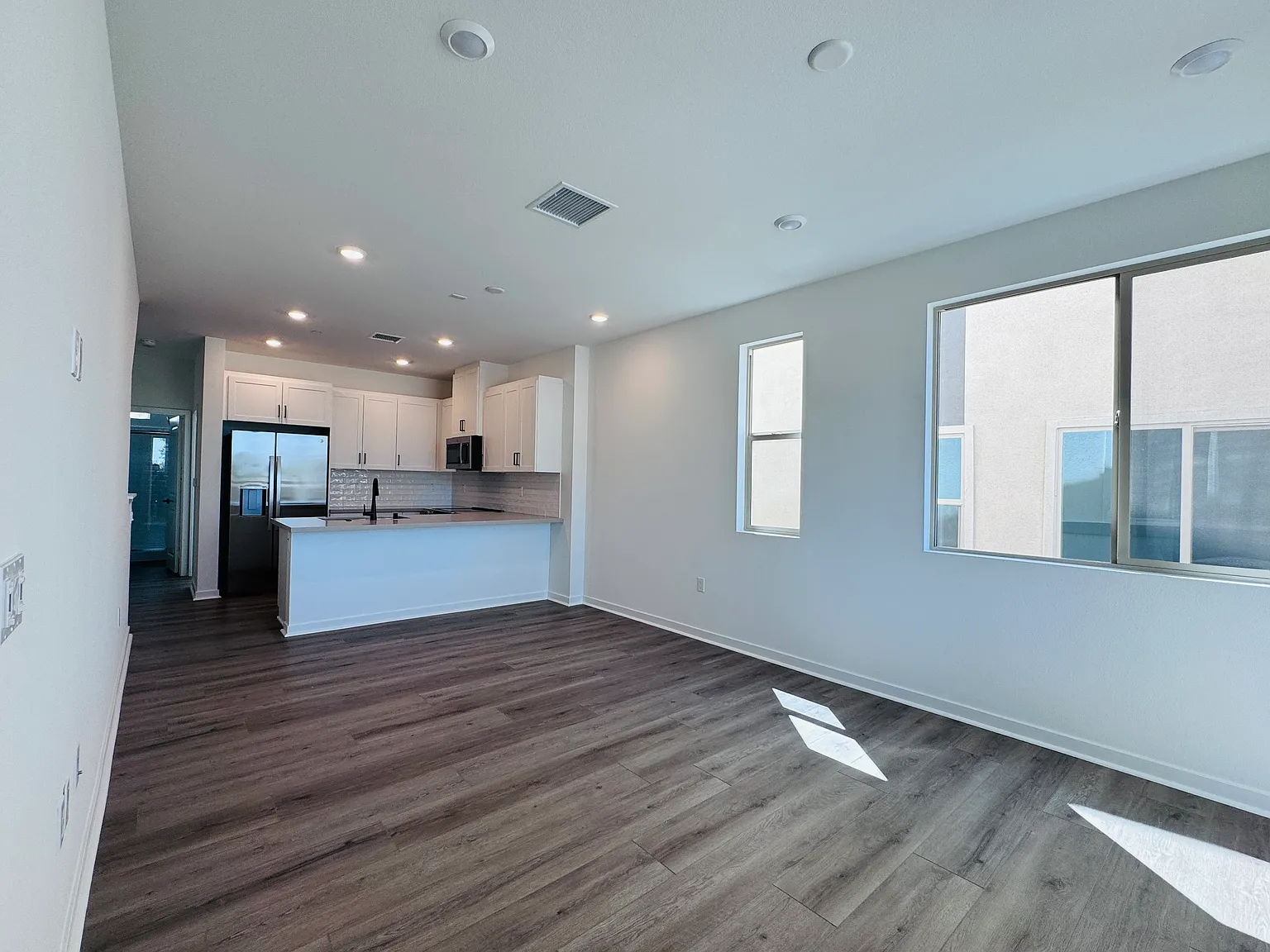 4 bed, 1729 sqft, $3,600 — Photo 1