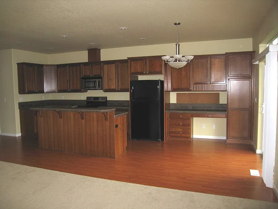 4 bed, 2.5 bath, 2015 sqft, $2,150 — Photo 3