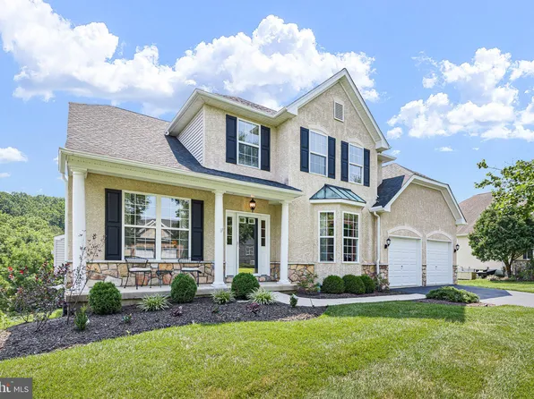 423 Westview Dr, Avondale, PA 19311