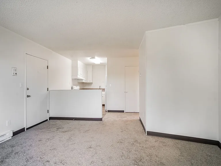 Riviera Apartments — Photo 16