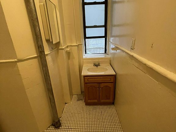 5th image of 625 W 156th St #1B