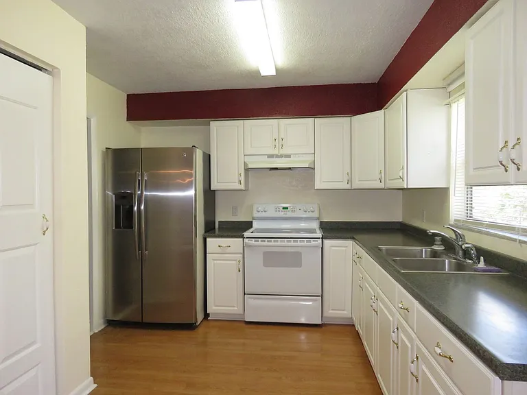 8606 Woodridge Rd — Photo 2