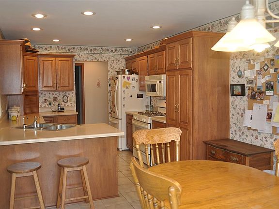 4th image of 1901 Maywood Ct