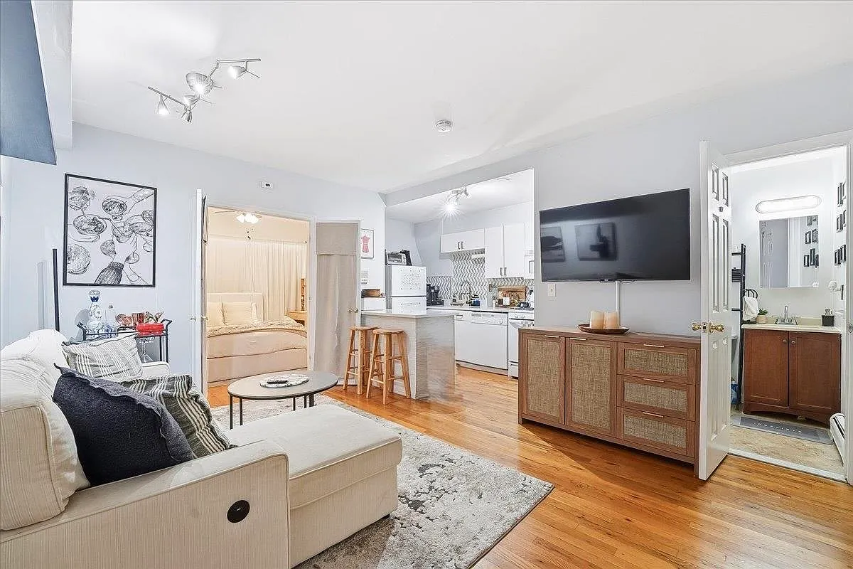 2 bed, 2.0 bath, 632 sqft, $3,500 — Photo 3