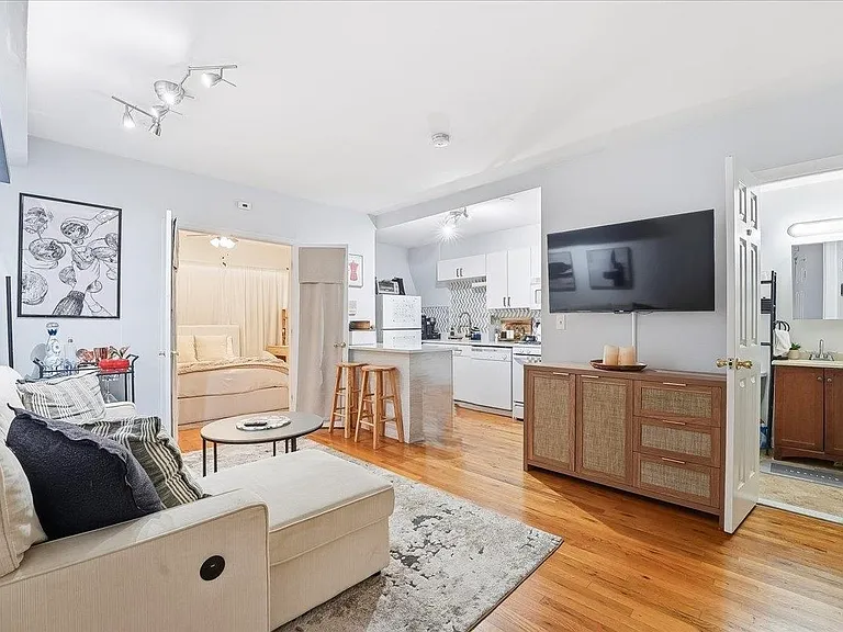 516 Adams St #1F — Photo 3