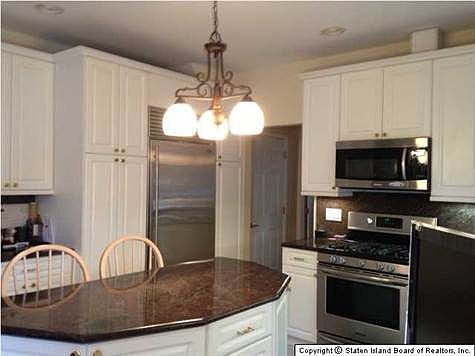 5th image of 21 Palmieri Ln