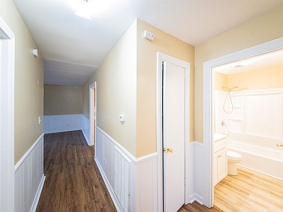 4th image of 209 Broyles Ave