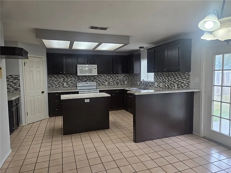 5218 Lethaby Dr — Photo 3