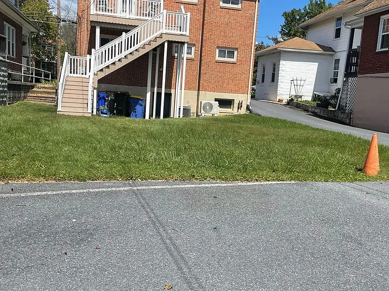 2807 Market St — Photo 2